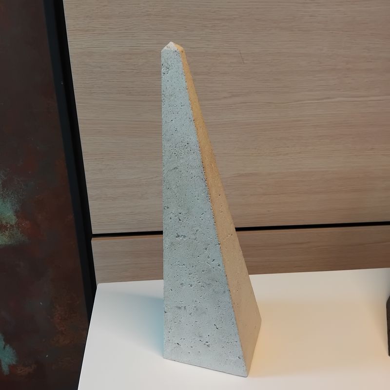 Photographie de l'exposition de Franck Roux à l'Hôtel Le Cardinal
