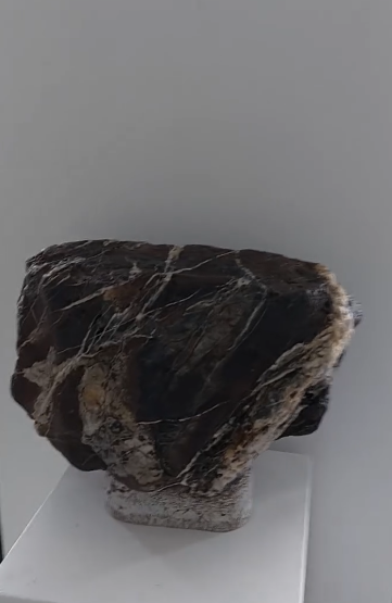 Sculpture roche brute